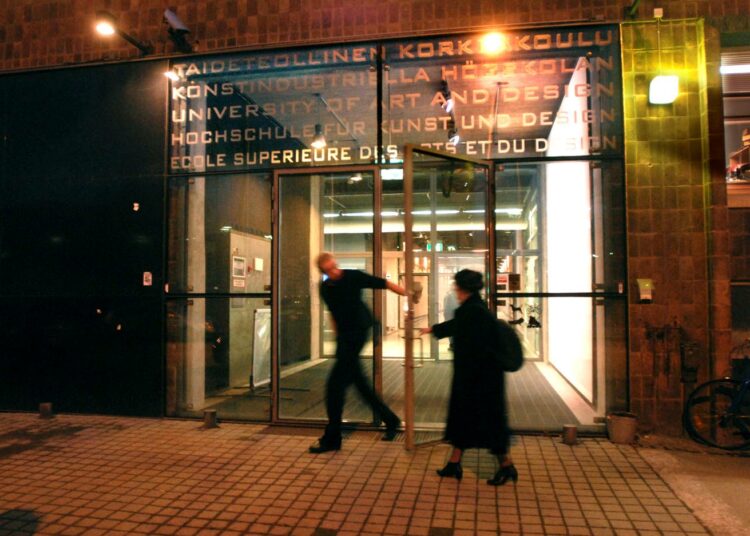 Opiskelijajärjestöt ovat huomauttaneet, ettei alan vaihtaminen kesken opintojen ole niin vaivatonta kuin hallitus antaa ymmärtää.