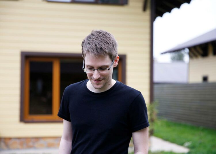 Citizenfourissa päättäväinen Edward Snowden kertoo, ettei halua piilotella, eikä aio hiljentyä pelottelun edessä.