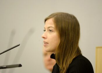 Kansanedustaja Li Andersson esitteli Vasemmistoliiton kannan maanantaina eduskunnan ensi vuoden talousarviokeskustelussa.