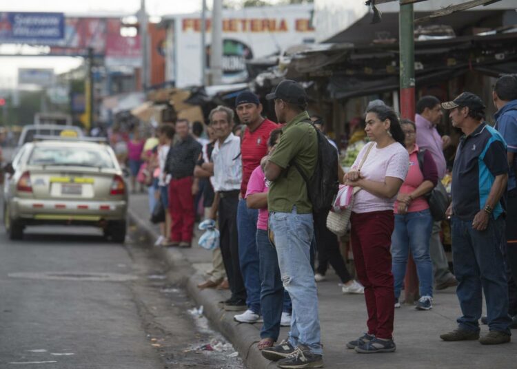 Nicaragua kuuluu läntisen pallonpuoliskon köyhimpiin maihin, ja sen asukkaista 11 prosenttia on siirtolaisina ulkomailla.