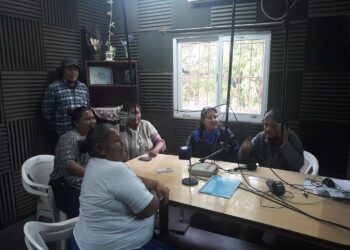 Pohjois-Argentiinan Tartagalissa toimivan La Voz Indígena -radioaseman studiosta lähetetään päivittäin ohjelmaa alueen eri alkuperäiskansoille.