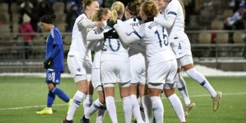 Suomen naisten jalkapallomaajoukkue päätti EM-karsintaurakan murskavoittoon. Kuva Suomi-Kypros-ottelusta marraskuulta 2019.