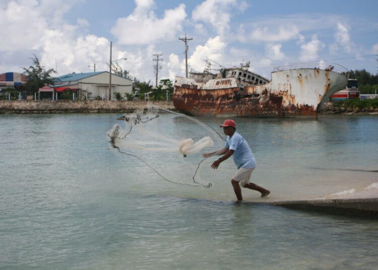 Yli 200 miljoonaa ihmistä on jollain tavalla riippuvainen pienimuotoisesta kalastuksesta. Haitallisten kalastustukiaisten lakkauttaminen antaisi teollisesti ylikalastetuille kalakannoille toipumismahdollisuuden.