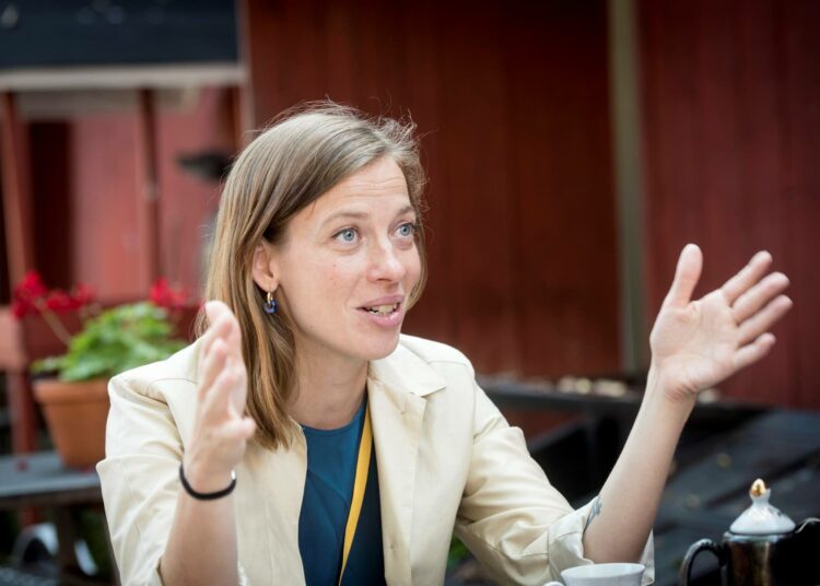 Li Andersson on lauantaina tavattavissa vasemmistoliiton uuden tilan avajaisissa Turussa.