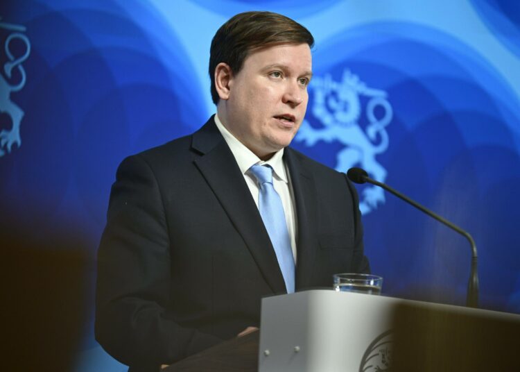 Yksityissektoria painottava ministeri Ville Tavio leikkasi raskaalla kädellä ay-taustaista kehitysyhteistyötä.