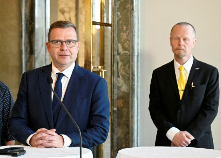 Eduskuntatalo hiljeni yli kuukaudeksi, mutta pääministeri Petteri Orpo ei pääse pakoon perussuomalaisten rasistisia tempauksia.