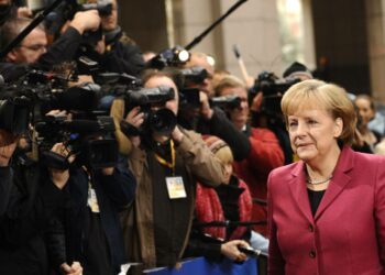 Ensi maanantaina Angela Merkel aikoo olla paikalla, kun Berliinin muurin murtumisen 20-vuotispäivää juhlitaan.