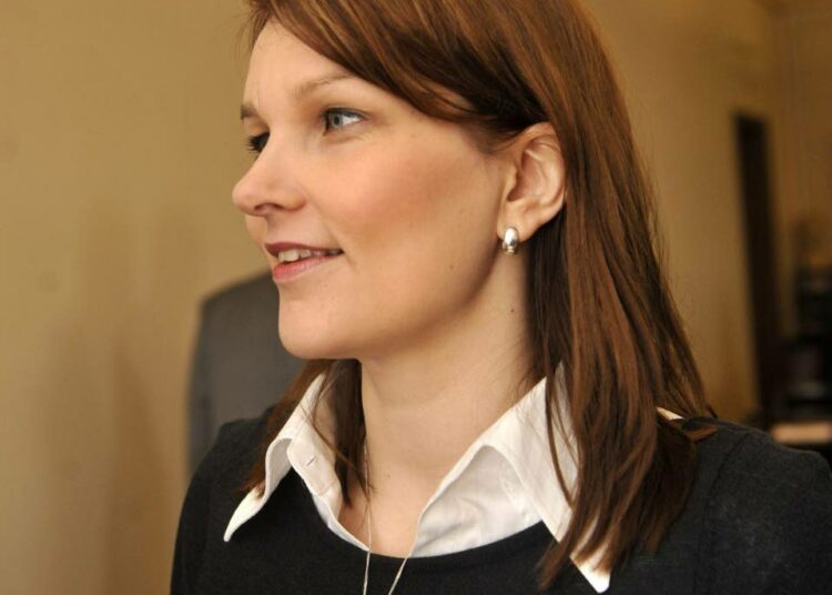 Kuntaministeri Mari Kiviniemi.