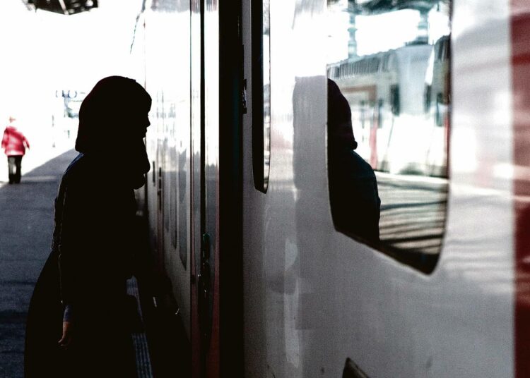Eduskuntakin vaatii jämerämpiä toimia työperäisen ihmiskaupan ja työntekijöiden hyväksikäytön kitkemisessä.