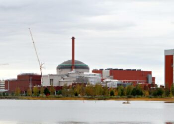 Tutkijatohtori Markku Sippolan mukaan Areva  teki strategisen valinnan pyrkiessään pitämään ammattiliitot ydinvoimalatyömaan ulkopuolella.