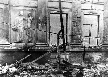 Helsingin yliopisto vaurioitui pahoin helmikuun 1944 pommituksissa.