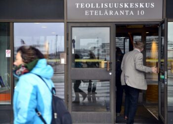 Työnantajat saivat eläkeratkaisussa enemmän kuin osasivat neuvottelujen alussa vaatia, väittää Rakennusliiton Kyösti Suokas.