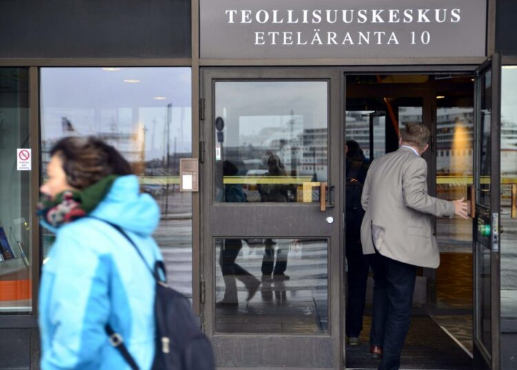Työnantajat saivat eläkeratkaisussa enemmän kuin osasivat neuvottelujen alussa vaatia, väittää Rakennusliiton Kyösti Suokas.