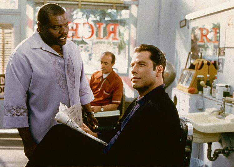 John Travolta (oik.) näyttelee komedian pääosassa gangsteria, joka matkustaa Hollywoodiin periäkseen velan elokuvatuottajalta.
