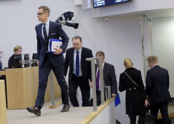 Hallituksen esittämät pakkolait ovat lisäämässä pätkätöitä vakituisten työsuhteiden kustannuksella, uskoo Yhteiskunta-alan korkeakoulutetut ry.