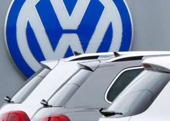 Volkswagenilta meni maine. Europarlamentin valiokunta ryhtyy nyt tutkimaan myös alan valvojien uskottavuutta.