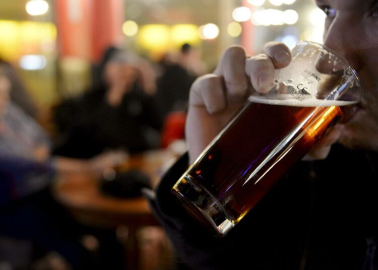 TNS Gallupin mukaan enemmistö suomalaisista pitää nykyistä alkoholipolitiikkaa sopivan väljänä tai jopa tiukentaisi sitä.