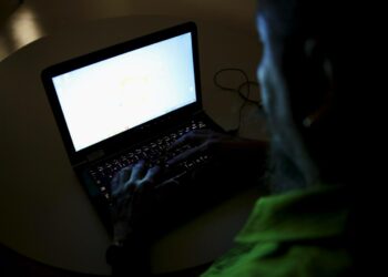 Itsensätyöllistäjiä on noin 150 000 henkeä, kuutisen prosenttia kaikista työllisistä. He ovat usein väliinputoajia työttömyysturvajärjestelmässä.