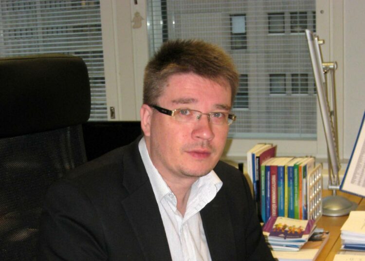 Puheenjohtaja Samu Salon Insinööriliitto tarjoaa työnantajille kahden tunnin kuukausittaista työajan pidennystä.