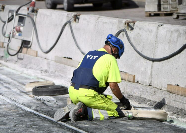 Työllisyyden vahvistamisessa kannusteiden ja keppien on oltava tasapainossa, vaatii STTK.