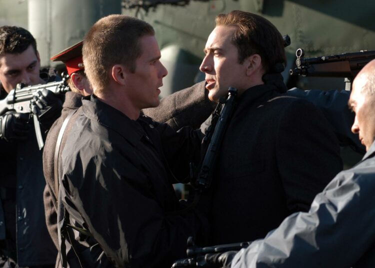 Raakalaismaiset asiakkaat ja huono omatunto tuottavat päänsärkyä asekauppias Yuri Orloville (Nicolas Cage).