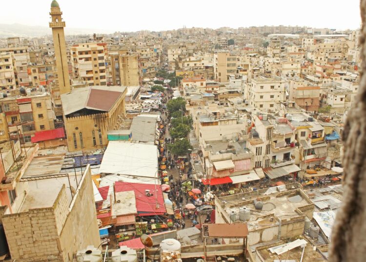 Gazan sairaalan ylimmästä kerroksesta näkee Sabran vieressä sijaitsevan Shatilan pakolaisleirin. Shatila on kuormittunut leiri, mutta alueen väkimäärä kasvaa.