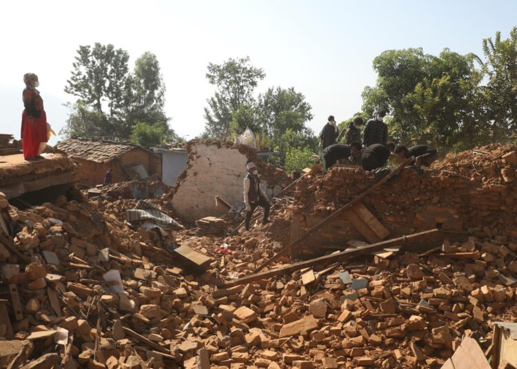 Maanjäristys tuhosi taloja ja surmasi yli 150 ihmistä.