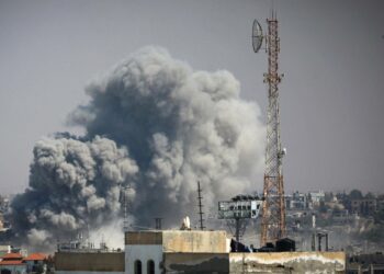 Rafahin kaupunki on jo Israelin iskujen kohteena. Nyt pelätään, että Israel tekee laajamittaisen maahyökkäyksen kaupunkiin.