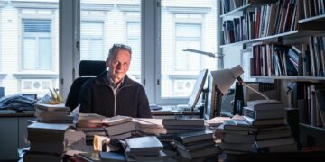 – Havahduin itsekin jokin aika sitten siihen, että olen hyväksynyt käyttäjiin kohdistetun kontrollin annettuna, rikosoikeuden professori Kimmo Nuotio sanoo.