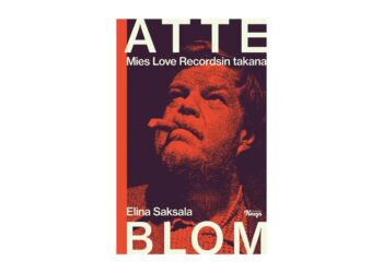 Sikarin lisäksi Atte Blomin tunnusmerkki oli elämäkerran mukaan kaikkialla mukana kulkenut Valintatalon muovikassi.