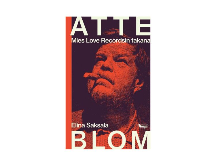 Sikarin lisäksi Atte Blomin tunnusmerkki oli elämäkerran mukaan kaikkialla mukana kulkenut Valintatalon muovikassi.