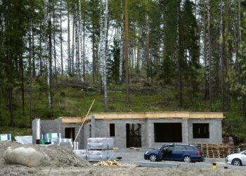 Kotitalousvähennys on elvyttänyt rakennusalan remonttitöitä. Alan järjestöt haluaisivat ulottaa sen määräajaksi myös uudisrakentamiseen nyt omakotirakentamisen ollessa aallonpohjassa.