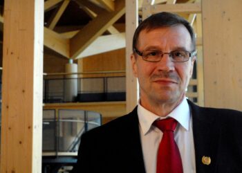 Sakari  Lepolan mukaan uudenlaisten tuotteiden löytäminen on yksi metsäteollisuuden lähitulevaisuuden haasteista.