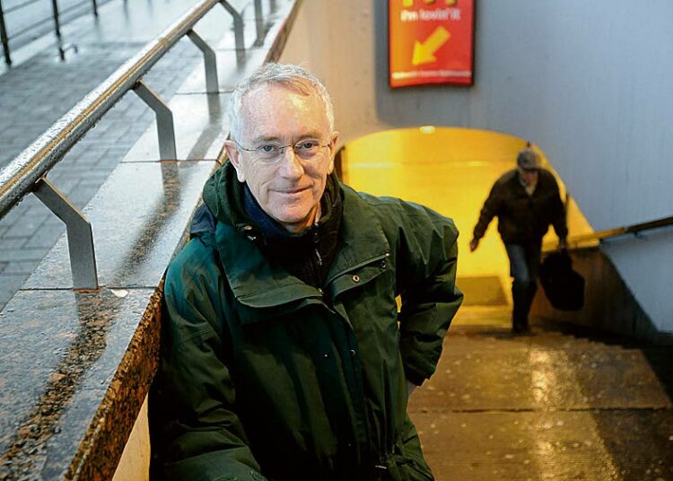 Australialainen taloustieteen professori Steve Keen varoittaa, että julkisen velkaelvytyksen vähentäminen voi tappaa yksityisestä velasta sairastuneen talouspotilaan.