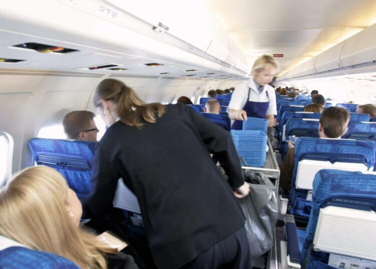 Lentoemäntien ja stuerttien työtaistelu alkoi tiistaina kello 13.