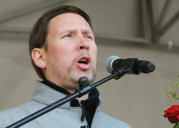 Paavo Arhinmäki puhui sunnuntaina Helsingin Hakaniemen vappujuhlassa.