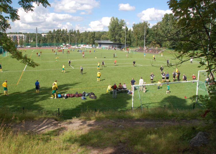 Puotilan kentällä on nyt niin sanottu kolmannen polven tekonurmipäällys.