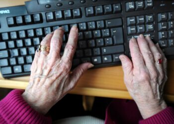 Internetyhteys on vain 52 prosentilla yli 65-vuotiasta