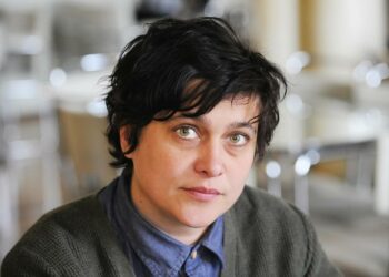 – Veroparatiisit ja aggressiivinen verosuunnittelu kuriin, monikansallisille yhtiölle maakohtainen kirjanpito, vaatii Silvia Modig.
