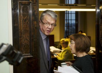 Eduskunnan sosiaali- ja terveysvaliokunta aloitti puheenjohtajansa Juha Rehulan (kesk.) johdolla sote-uudistuksen käsittelyn perjantaiaamuna.