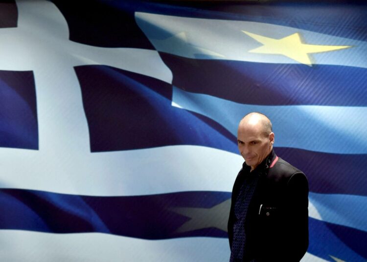 Kreikan valtionvarainministeri Gianis Varoufakista on arvosteltu poliittisesta kokemattomuudesta, ja Syrizan on joissakin analyyseissa katsottu jo hävinneen.