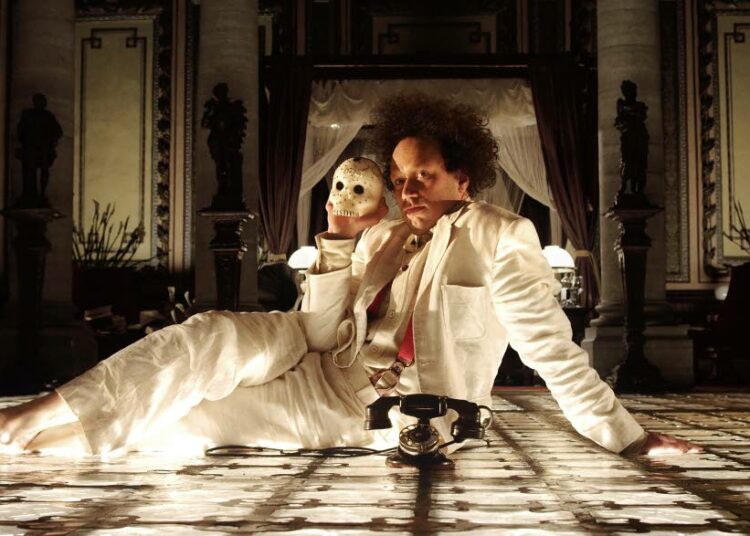 Elmer Bäck on pääosassa Peter Greenawayn Eisenstein in Guanajuatossa.