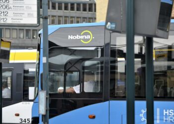 Helsingin Rautatientori tyhjenee perjantaina paikallisbusseista ja mielenosoittajat saapuvat.