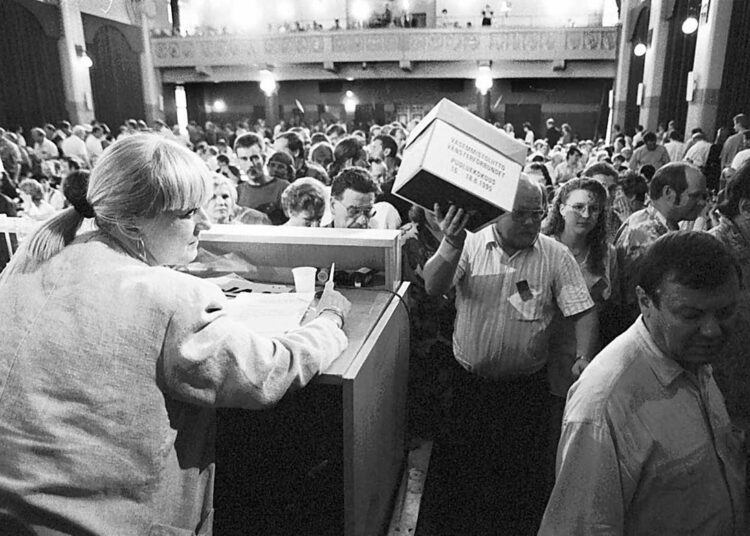 Vasemmistoliiton ensimmäinen puoluekokous pidettiin Helsingissä vuonna 1995.