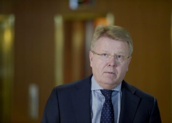Epäilen, että vaihtoehto olisi työllisyyden kannalta huonompi eikä katkaisisi julkisen talouden velkaantumiskierrettä, EK:n Jyri Häkämies sanoi maanantaina.