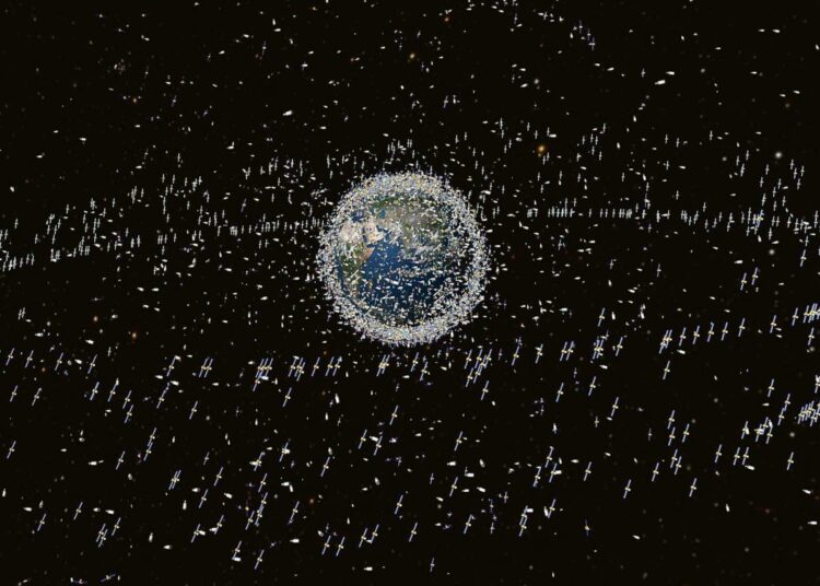 Toimivat satelliitit ja avaruusromu kiertävät maata.