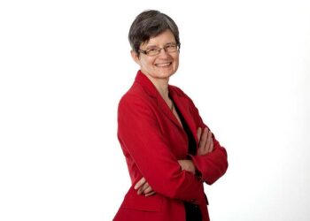 Syrjintä ja yhdenvertaisuuden puheeksi ottaminen vaatii rohkeutta sekä työntekijöiltä että johdolta, sanoo SAK:n lakimies Anu-Tuija Lehto.