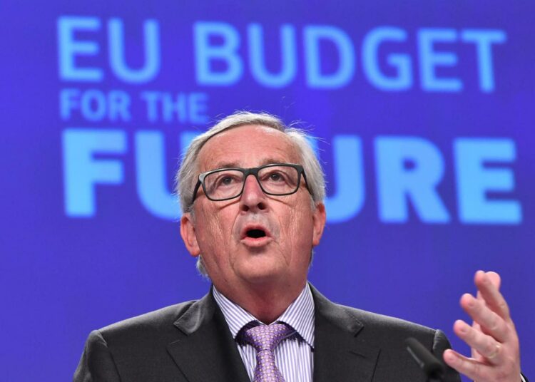 Komissio ja sen puheenjohtaja Jean-Claude Juncker ovat korostaneet sosiaalisen vuoropuhelun merkitystä.
