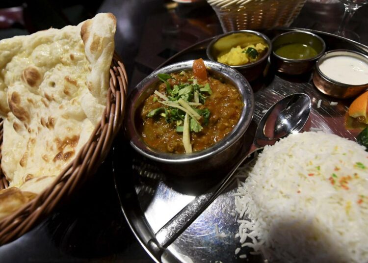SAK ja ammattiliitot vaativat työsuojelun ja harmaan talouden valvonnan tehostamista. Julkisuuteen tulleet hmiskauppaan viittaavat rikkeet nepalilaisravintoloissa osoittavat valvonnan tehostamisen välttämättömyyden.