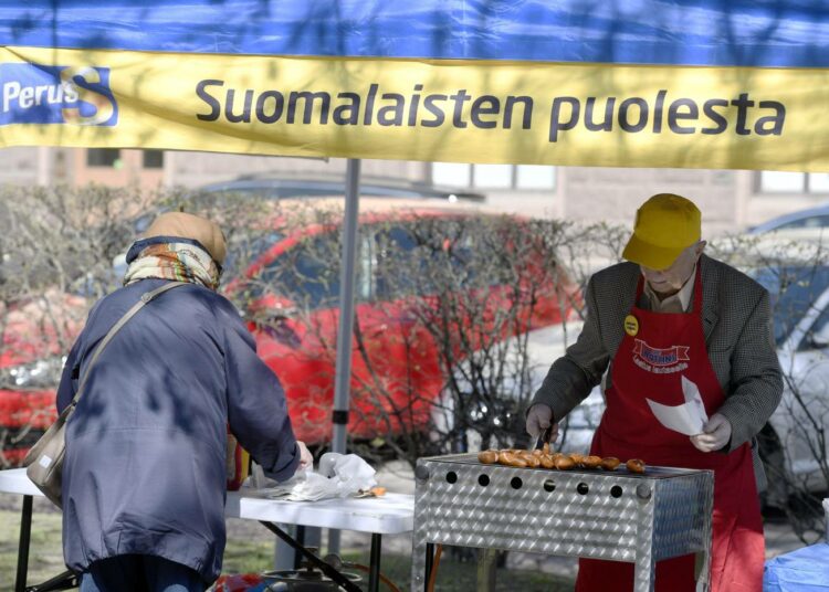 Perussuomalaisten vapputapahtumaa vietettiin Helsingissä Hesperian puistossa.